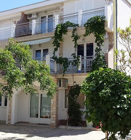 Apartments Ivi Vir Esterno foto