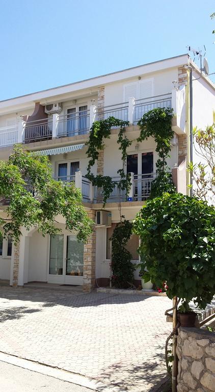 Apartments Ivi Vir Esterno foto